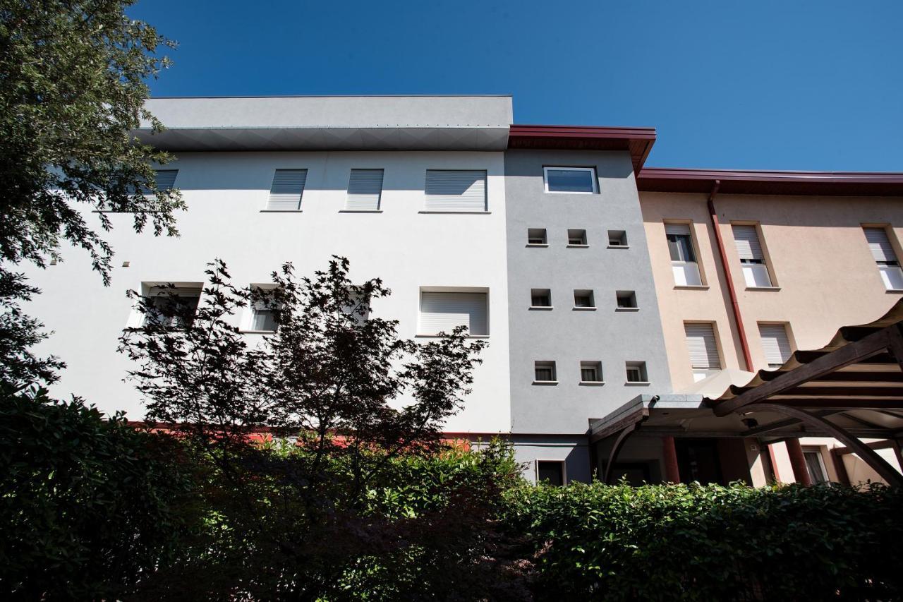 Hotel Montereale ポルデノーネ エクステリア 写真