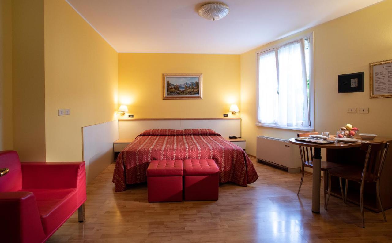 Hotel Montereale ポルデノーネ エクステリア 写真