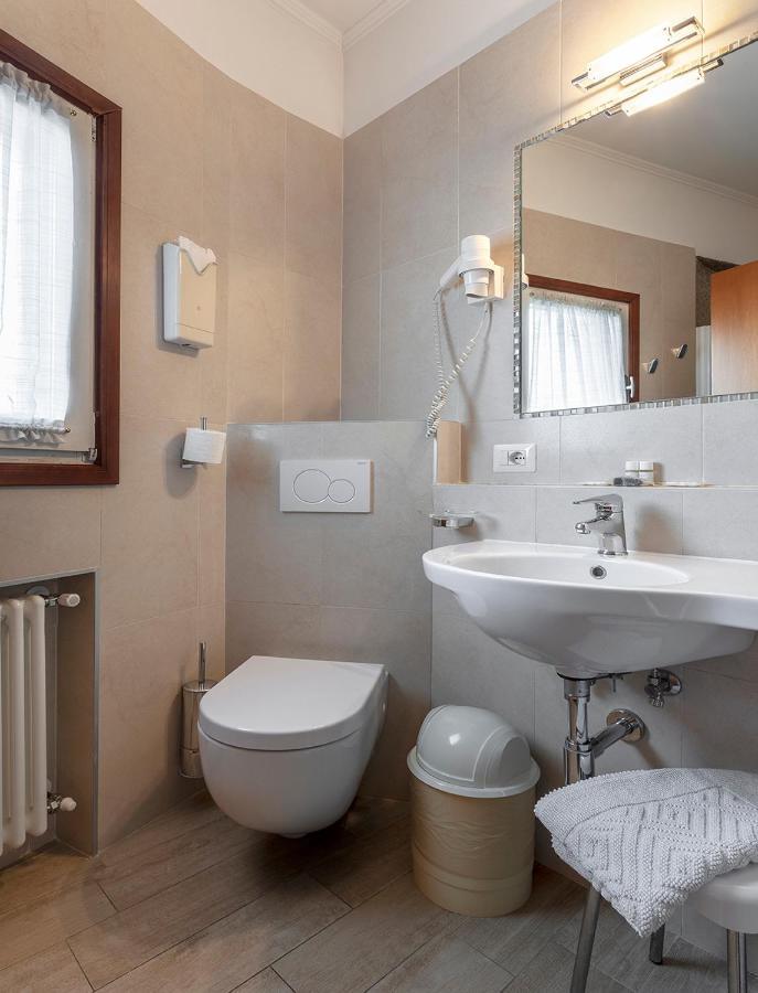 Hotel Montereale ポルデノーネ エクステリア 写真
