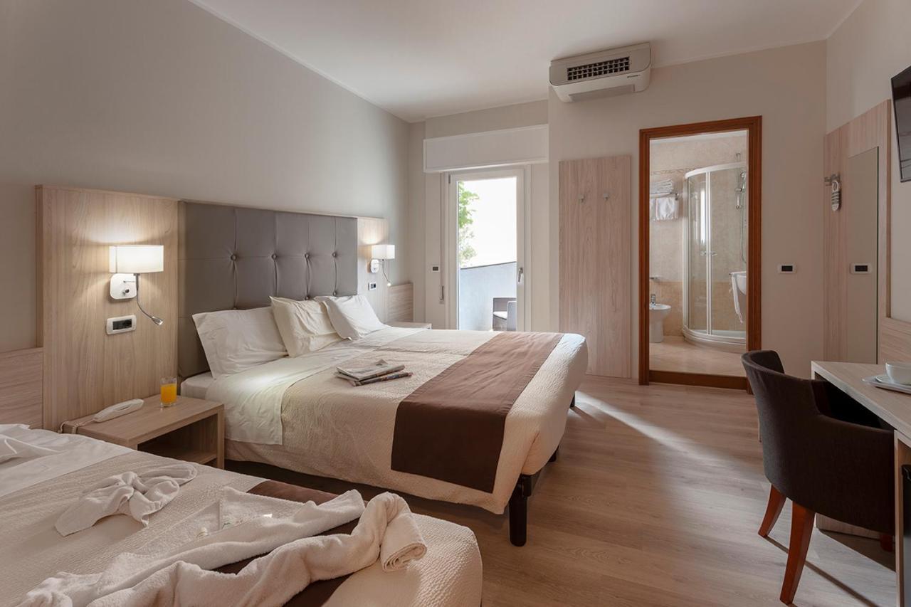 Hotel Montereale ポルデノーネ エクステリア 写真